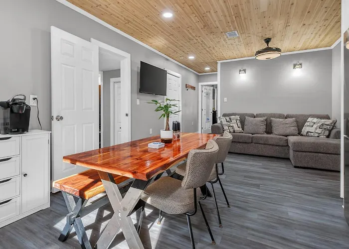 Holiday home 536 S 2nd St