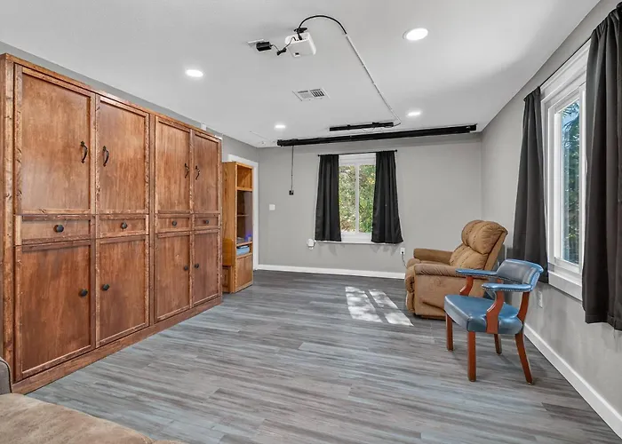 536 S 2nd St Holiday home